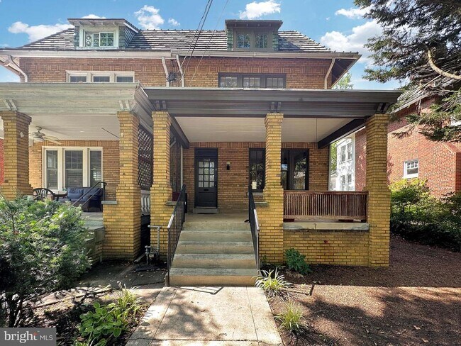 Foto del edificio - 3822 Veazey St NW