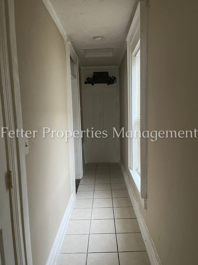 Building Photo - 660