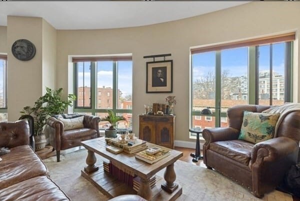 Building Photo - 20 2nd St