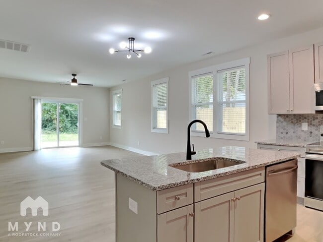 Building Photo - 907 East St