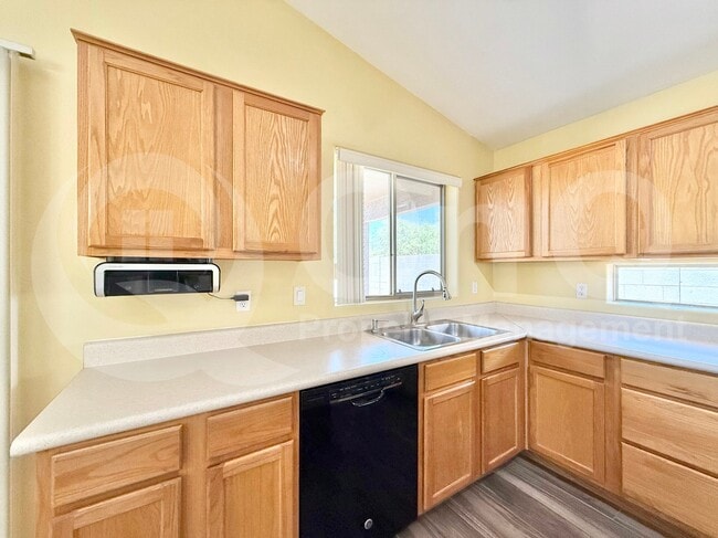 Foto del edificio - 510 N 105th Pl