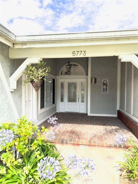 Foto del edificio - 5773 Ridgebrook Dr
