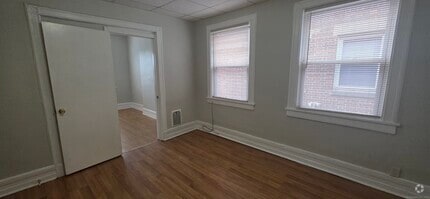 Building Photo - 380 Bond St