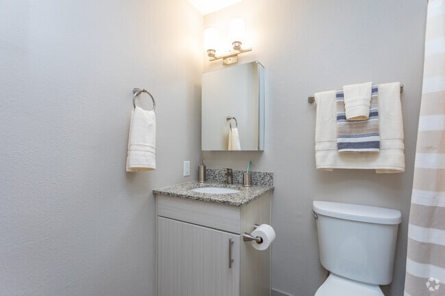 2BR, 1BA - 720 SF - North 49 Apartments