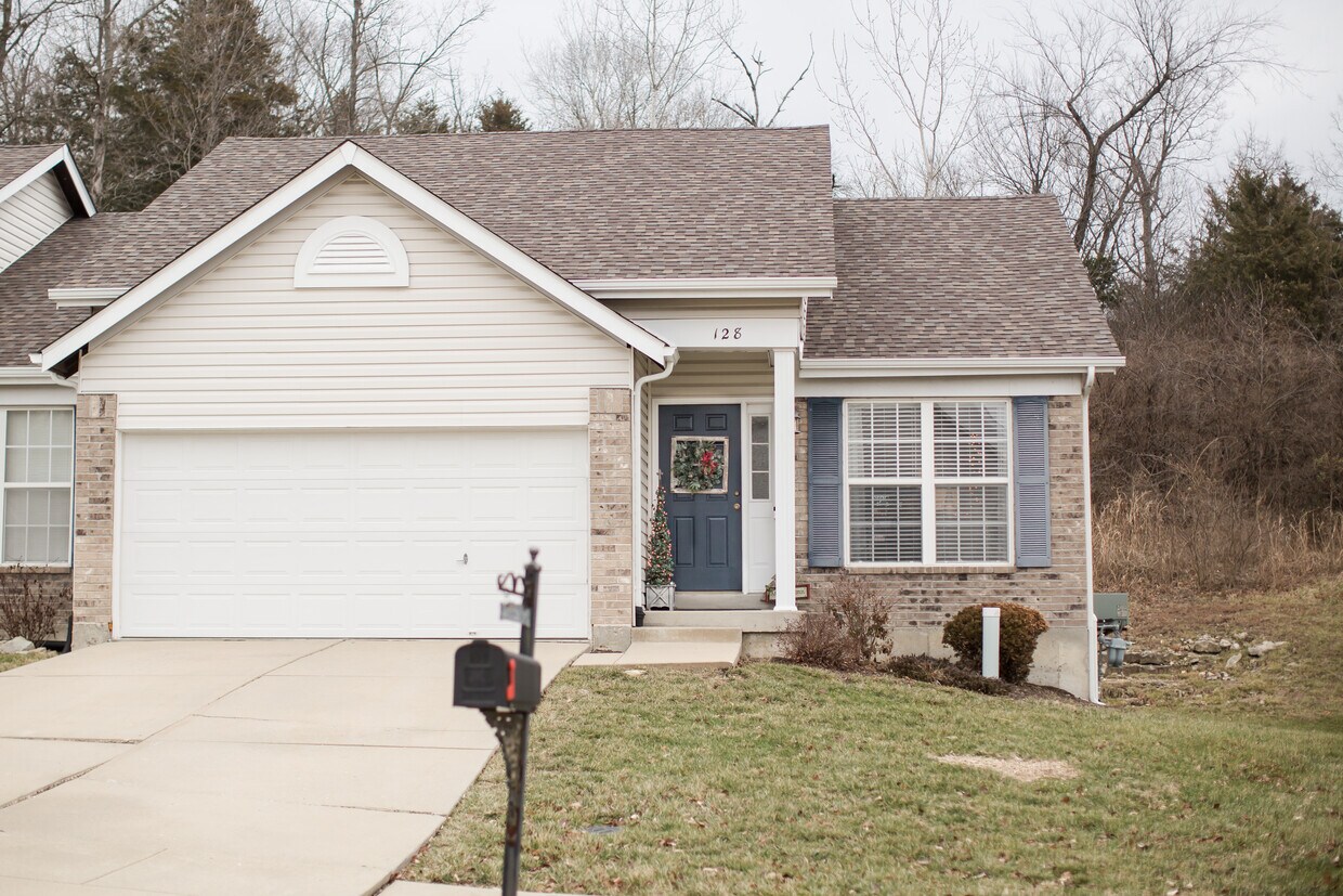 128 Hunters Run Ct, Eureka, MO 63025 Townhome Rentals in Eureka MO