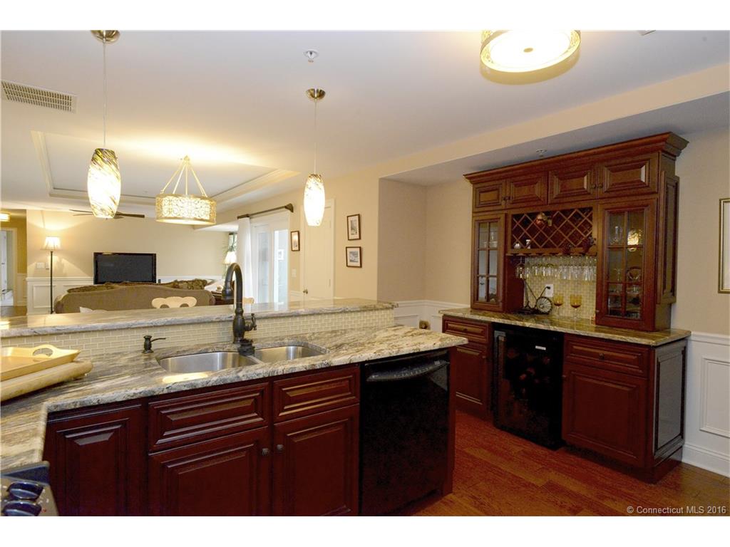 461 Bank St, New London, CT 06320 Condo for Rent in New London, CT