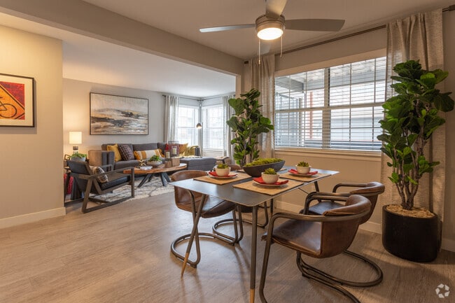 1BR, 1BA - 747 SF - The Lennox