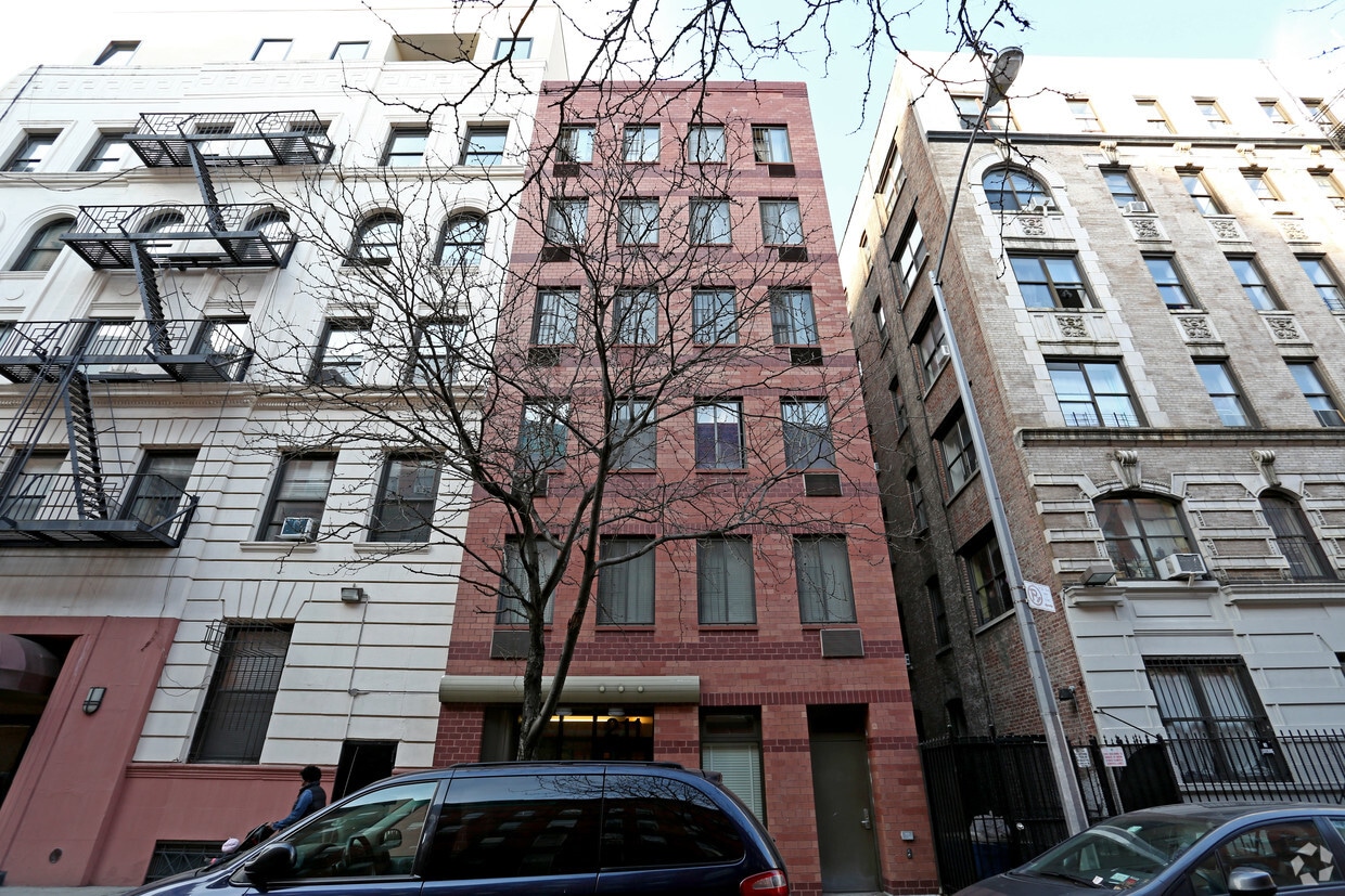 Foto del edificio - 211 W 105th St