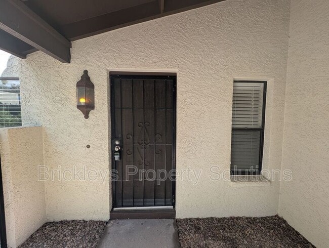 Foto del edificio - 4820 E Winston Dr