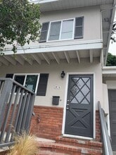 Building Photo - 207 8th St