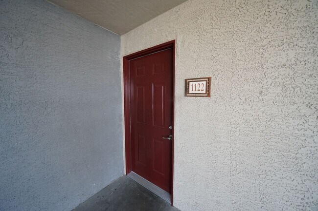 Foto del edificio - SHOWINGS AVAILABLE NOW