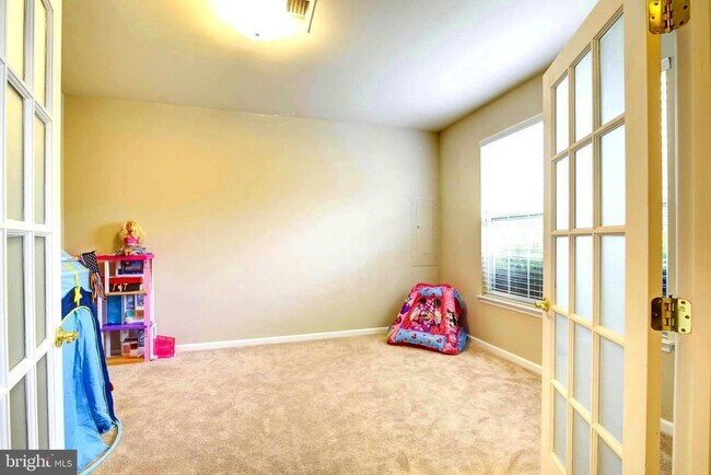 Building Photo - 42415 Redstone Terrace
