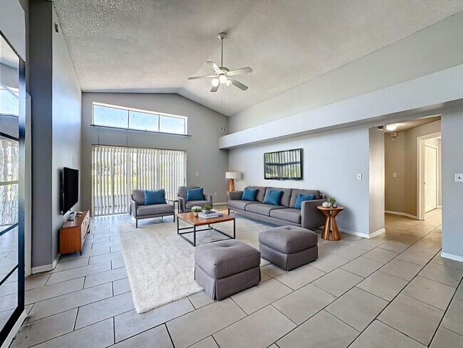 Foto del edificio - Spacious 4-Bedroom Retreat with 2 Baths in Brandon - 2103 Sq. Ft. of Comfort Awaits!