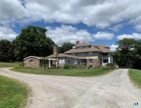 Building Photo - 31 State Line Hill Rd