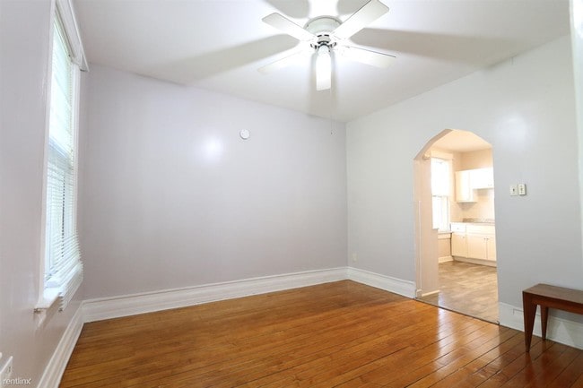 Building Photo - 1 br, 1 bath Apartment - 2124 W 18th Pl # 2R