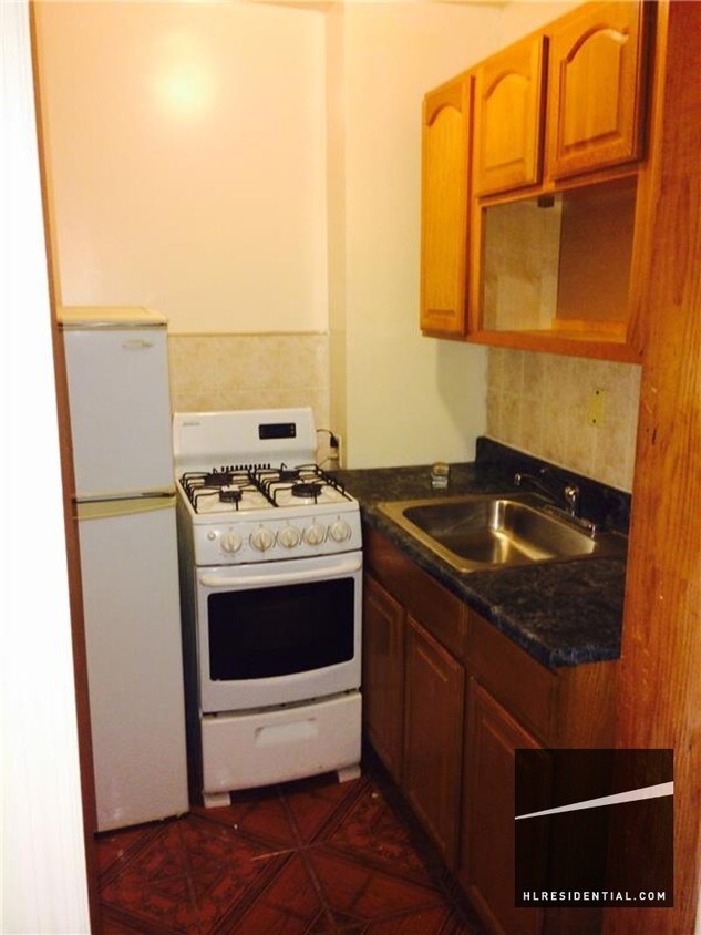 Primary Photo - 225 Madison St