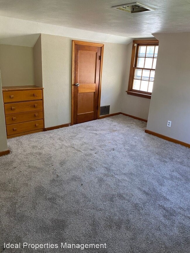 Building Photo - 3 br, 2 bath House - 2460 11th St