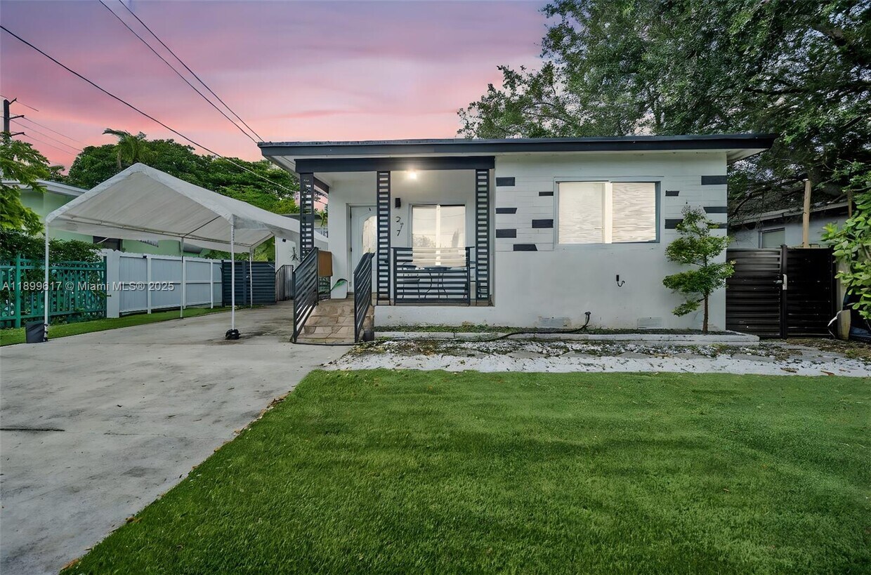 Primary Photo - 277 NW 48th St