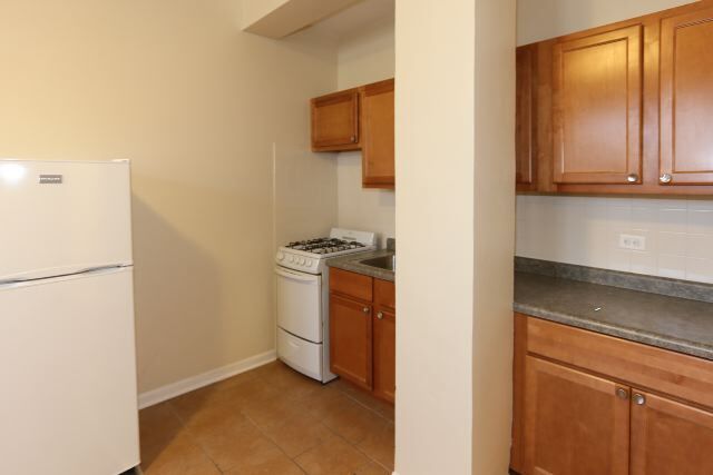 Building Photo - 1712 W Estes Ave