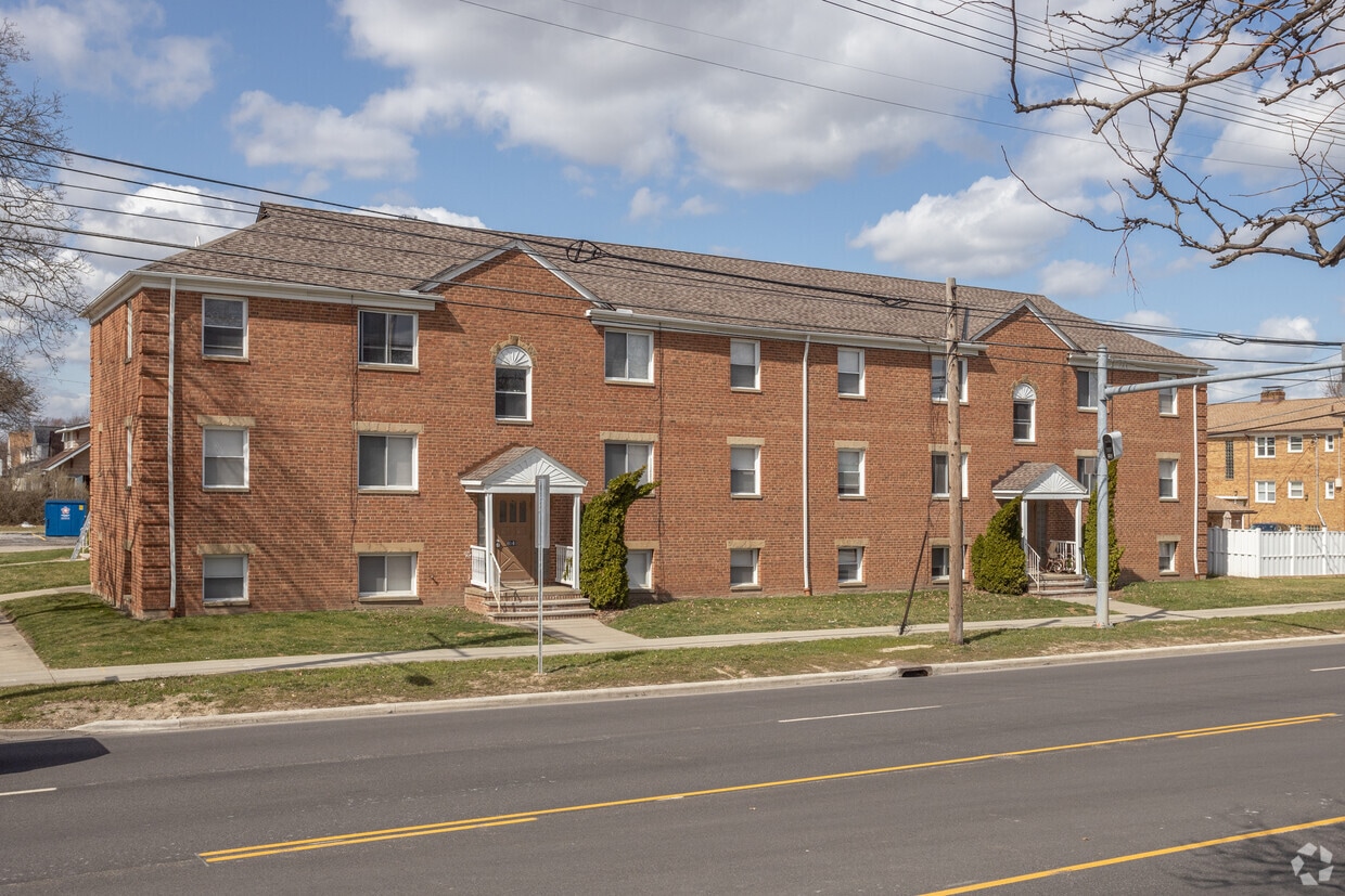 Primary Photo - Parma Pointe