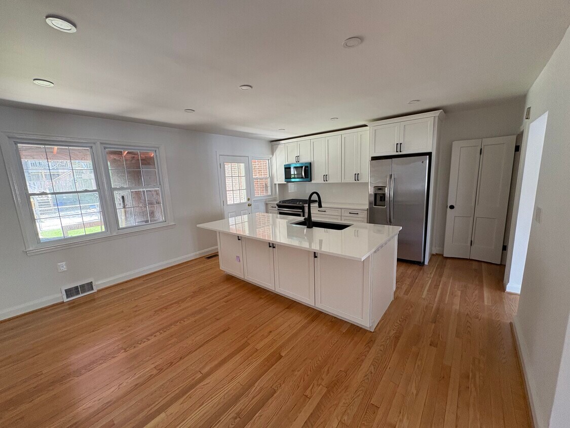Foto principal - 111 Glen Argyle Rd