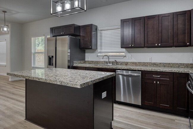 Building Photo - 410 Pulliam St