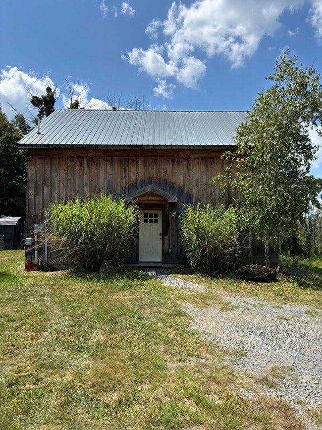 Building Photo - 663 Sterling Rd