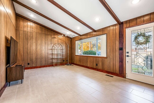 Building Photo - 209 Sanders Ave