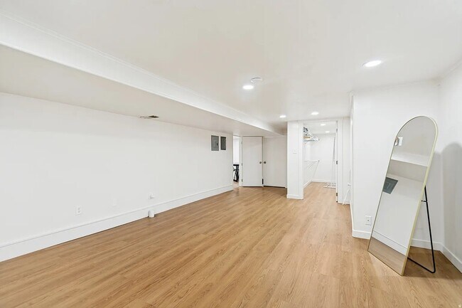 Building Photo - 8947 S 500 E