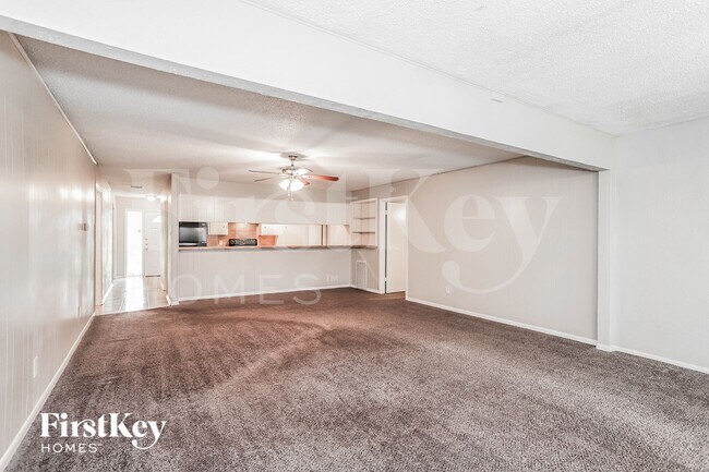 Foto del edificio - 8002 Larkspur Dr