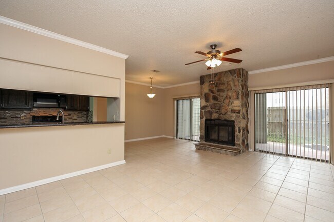 Foto del edificio - 17417 Red Oak Dr