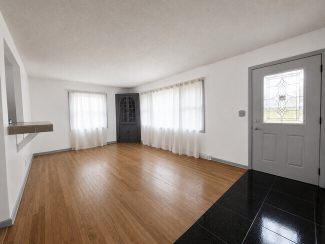 Foto del edificio - 735 Maple St