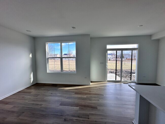 Building Photo - 14353 S Charlton Pl