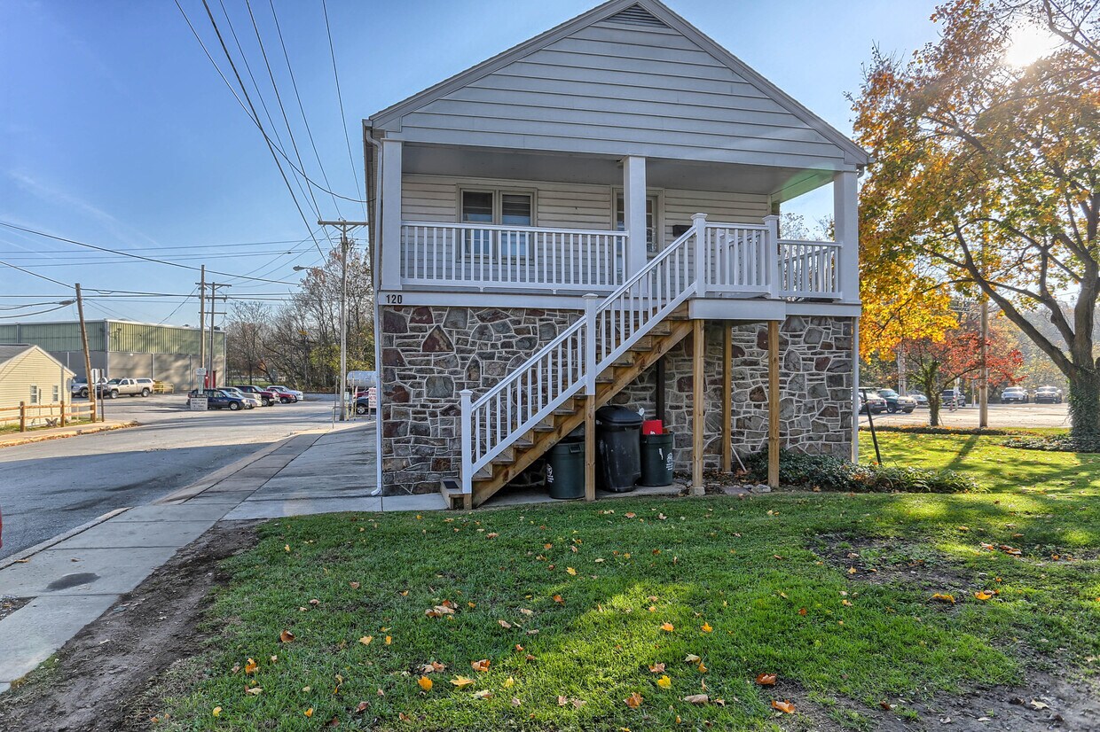 Primary Photo - 120 E Church St
