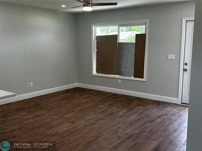Foto del edificio - 581 SE Tanner Ave