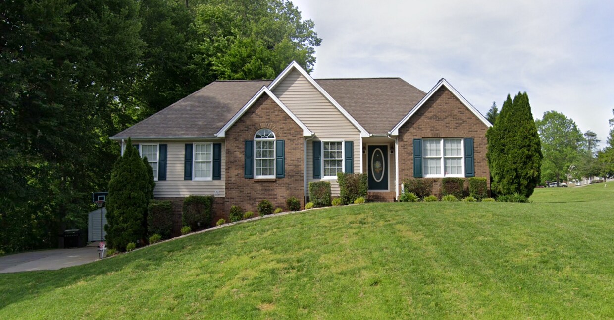 Primary Photo - Spacious 3-Bedroom, 3-Bath Home with Bonus...