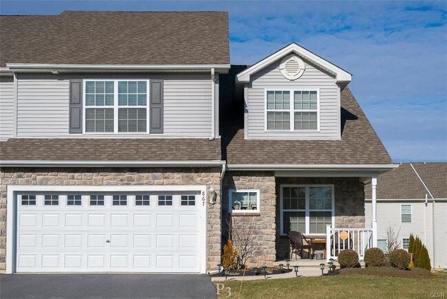 Building Photo - 867 S Fork Dr