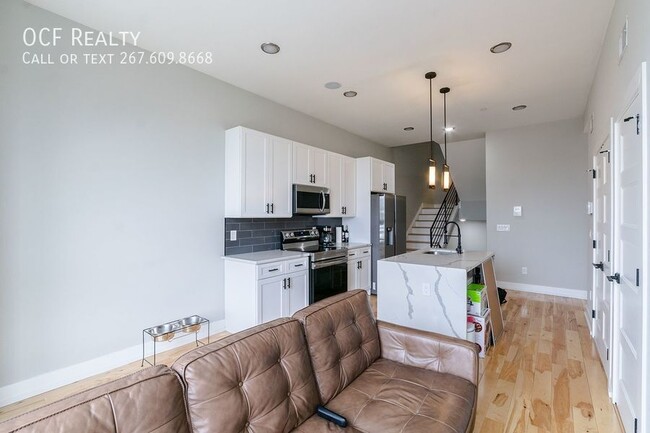 Building Photo - 411 W Hewson St