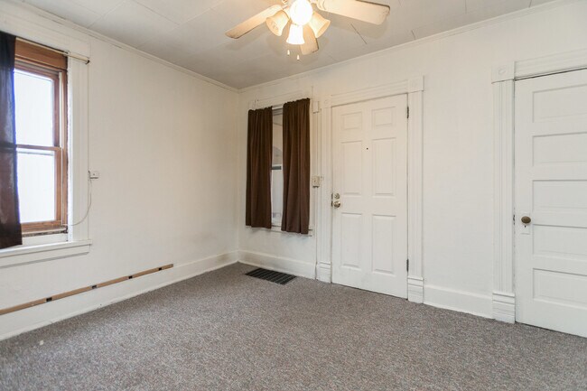 Building Photo - 1112 N Dodge St.