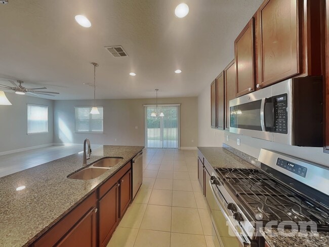 Foto del edificio - 1375 Riley Cir