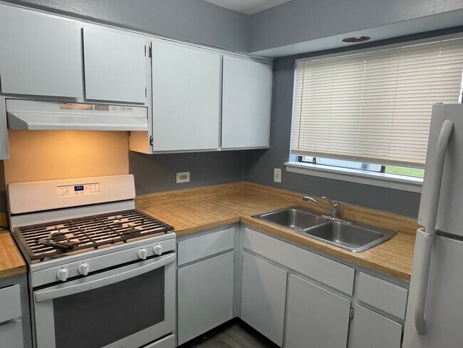 Foto del edificio - 443 E 192nd St