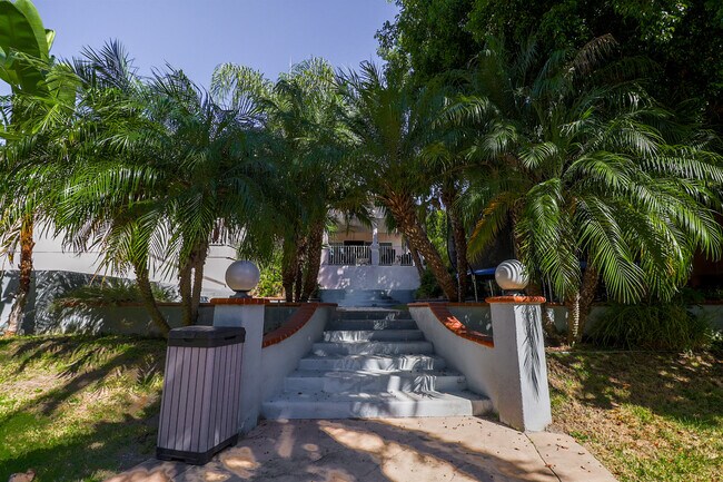 Foto del edificio - 925 Sherlock Dr