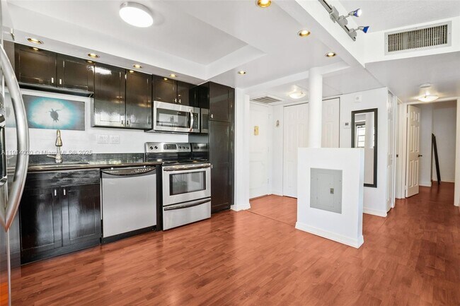 Foto del edificio - 2771 Taft St