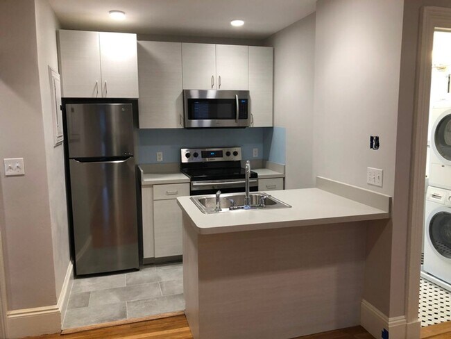 Building Photo - Back Bay 1bed / 1bath available Feb 1 $3450