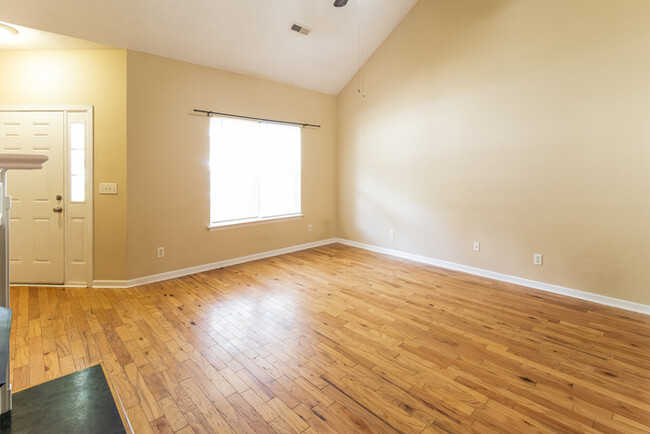 Foto del edificio - 1305 Pinethicket Dr