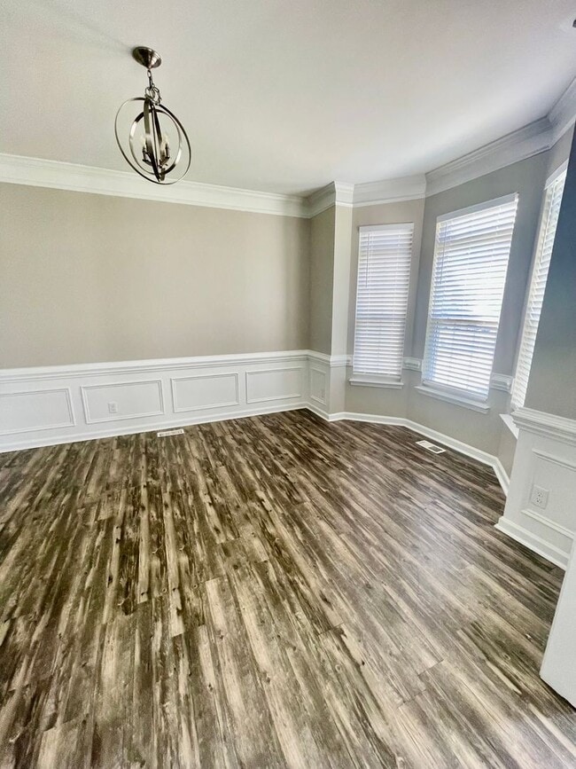 Building Photo - Gorgeous 5 Beds 3 Bath home | Located in the Mallard Creek- Withrow Downs Community