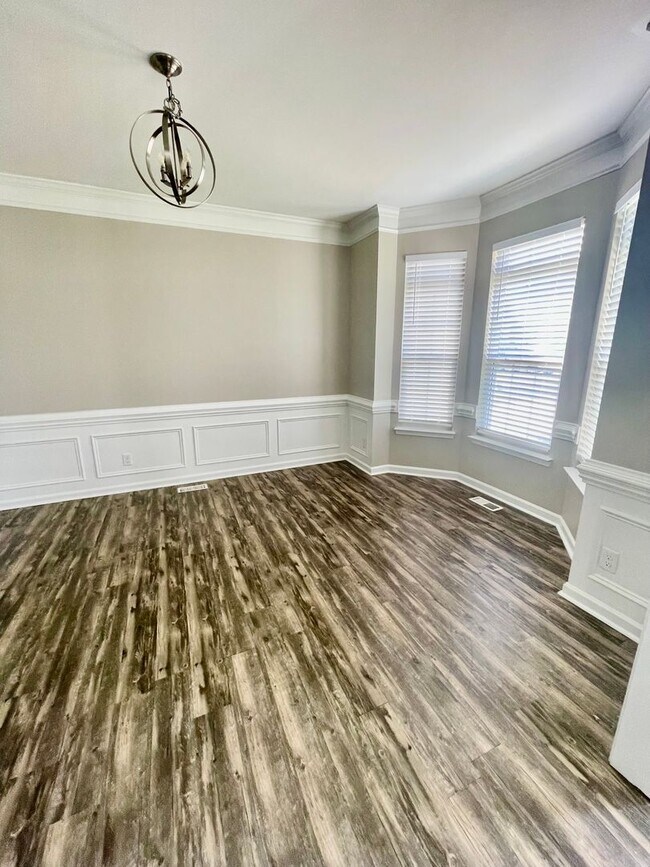 Foto del edificio - Gorgeous 5 Beds 3 Bath home | Located in the Mallard Creek- Withrow Downs Community