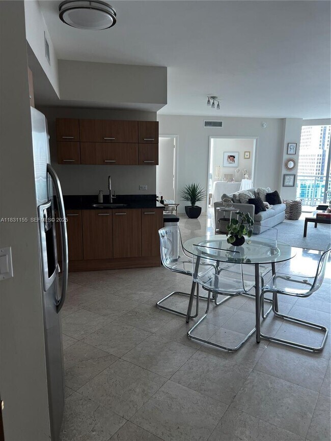 Foto del edificio - 350 S Miami Ave