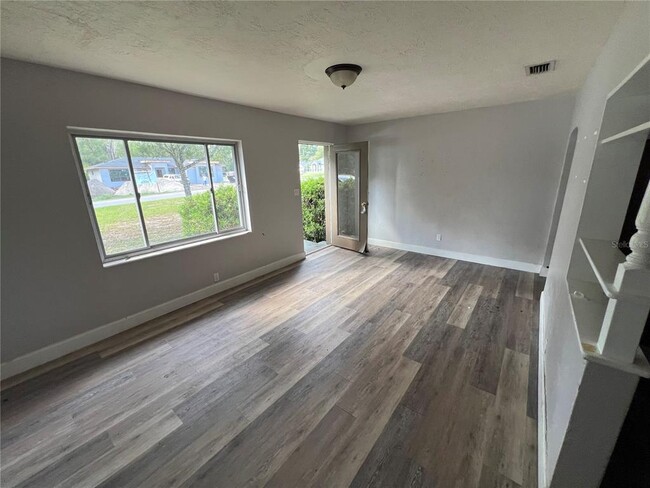 Building Photo - 240 Deerfoot Rd