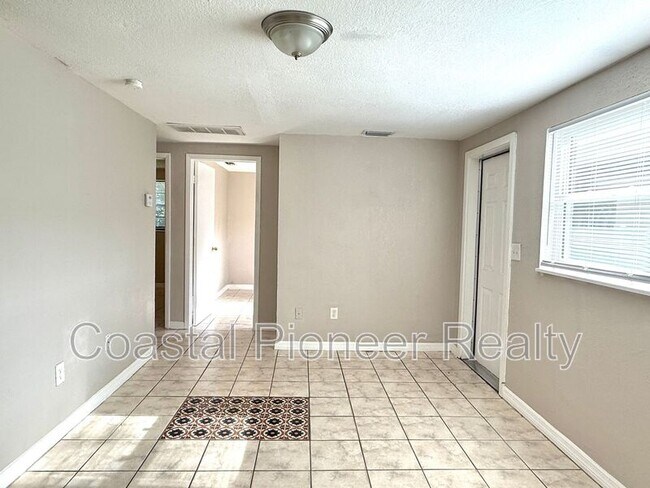 Building Photo - 2576 42nd Ave N